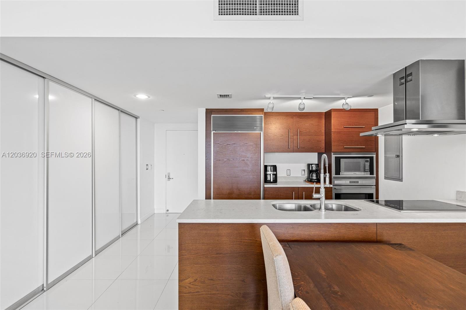 495 Brickell Ave # 905