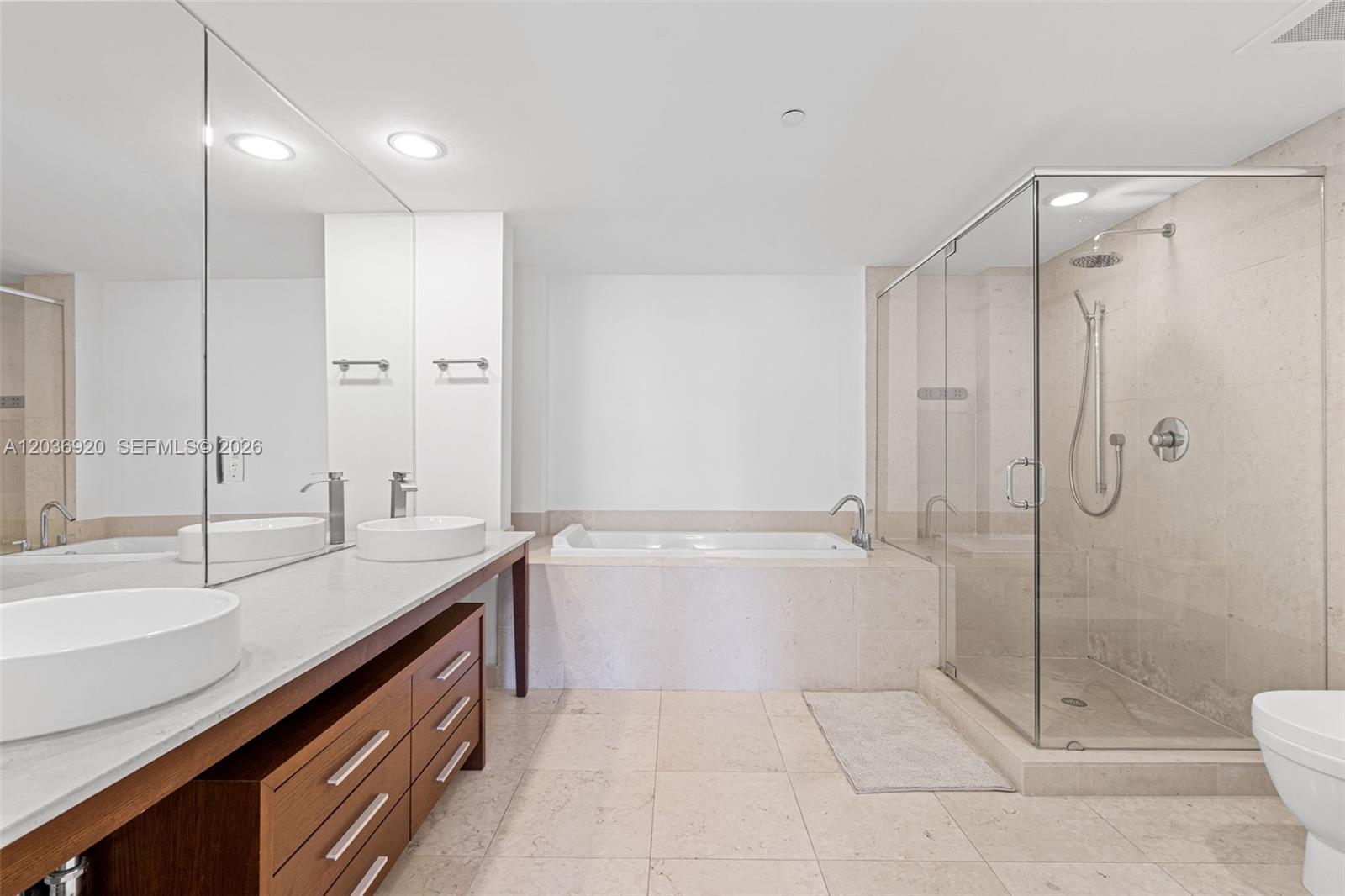 495 Brickell Ave # 905