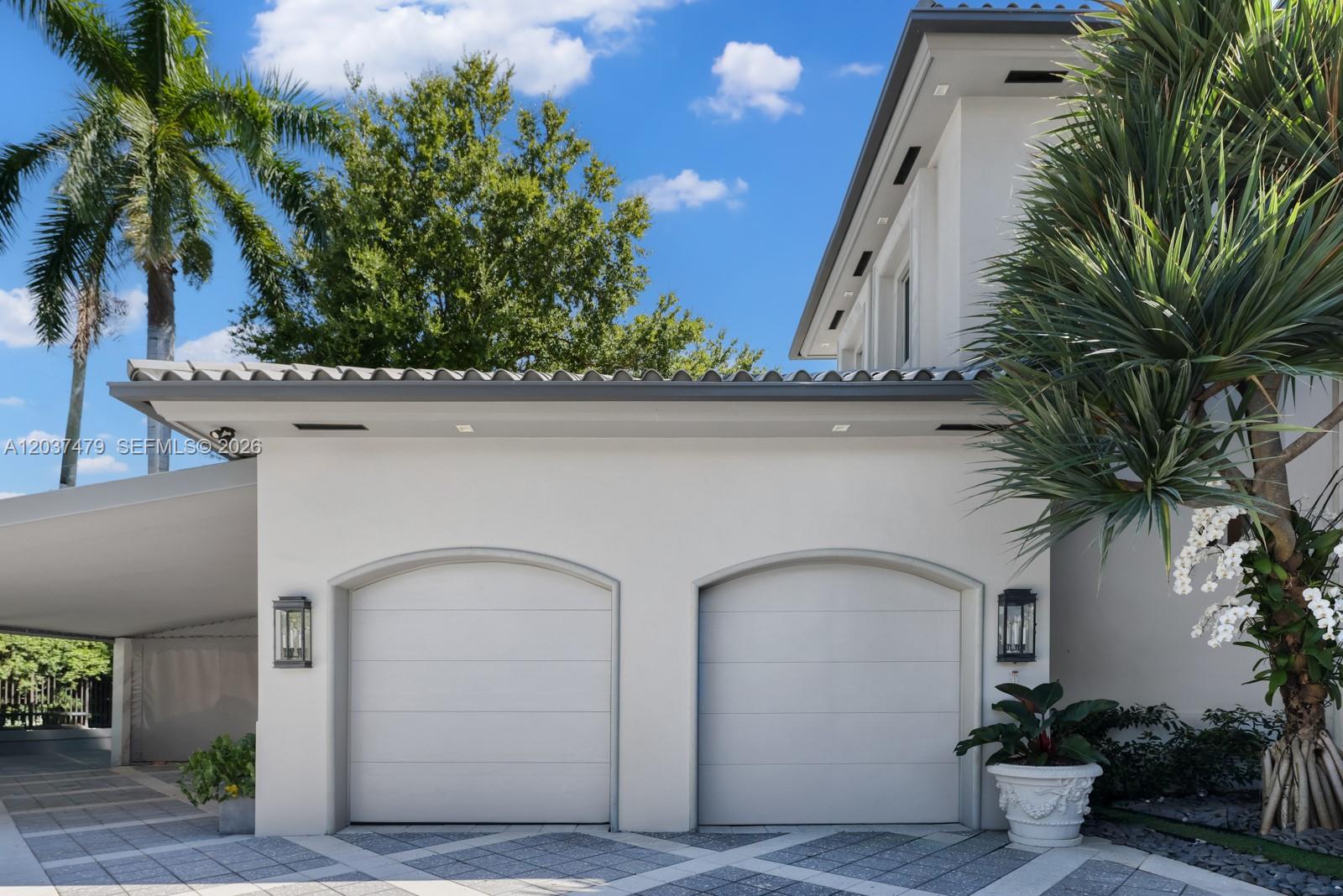 176 S Hibiscus Drive