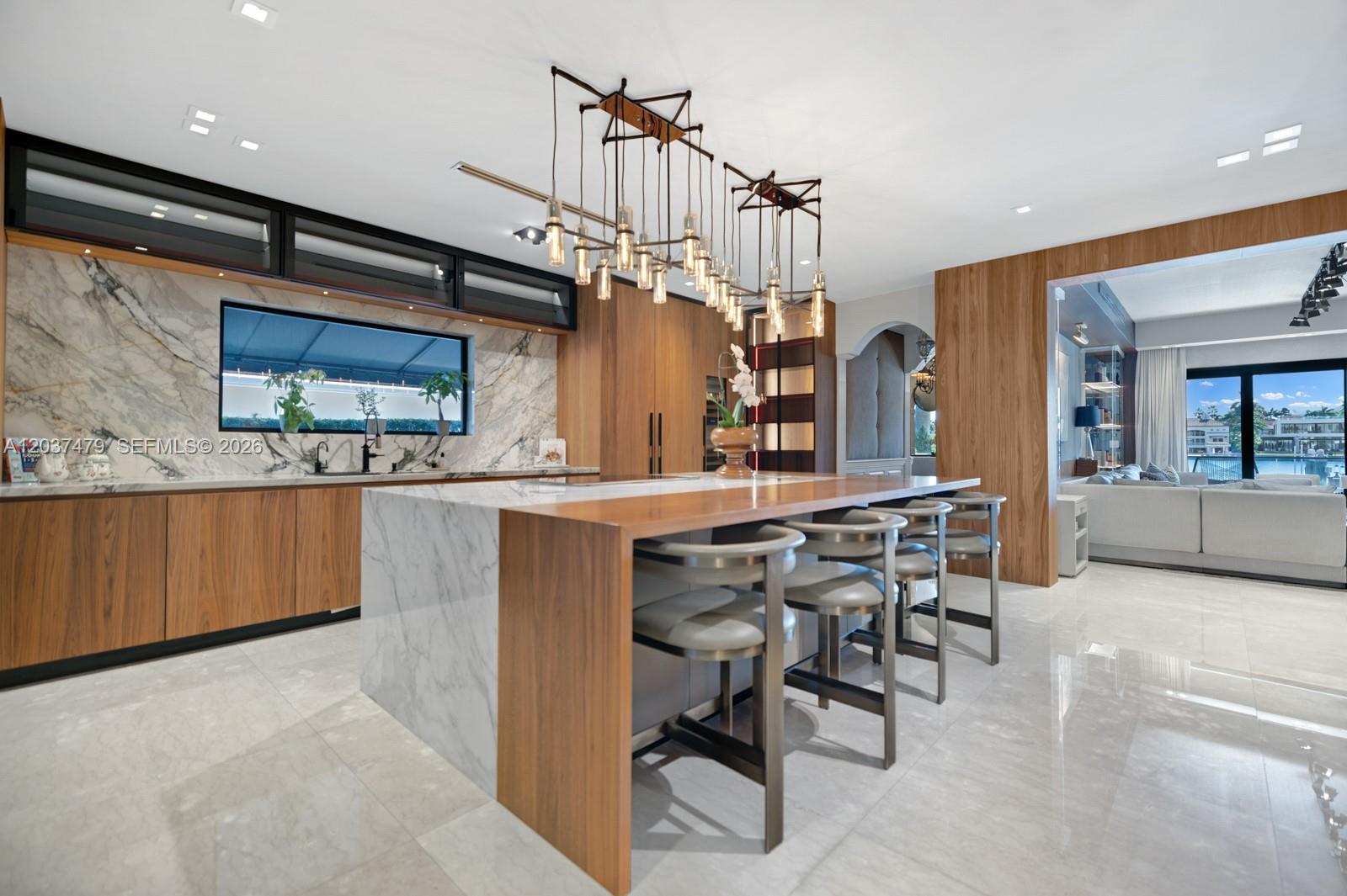 176 S Hibiscus Drive