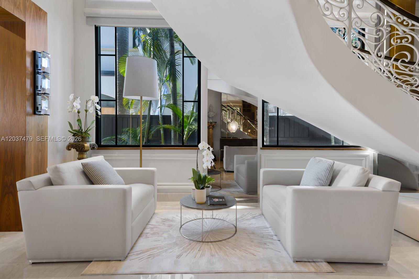 176 S Hibiscus Drive