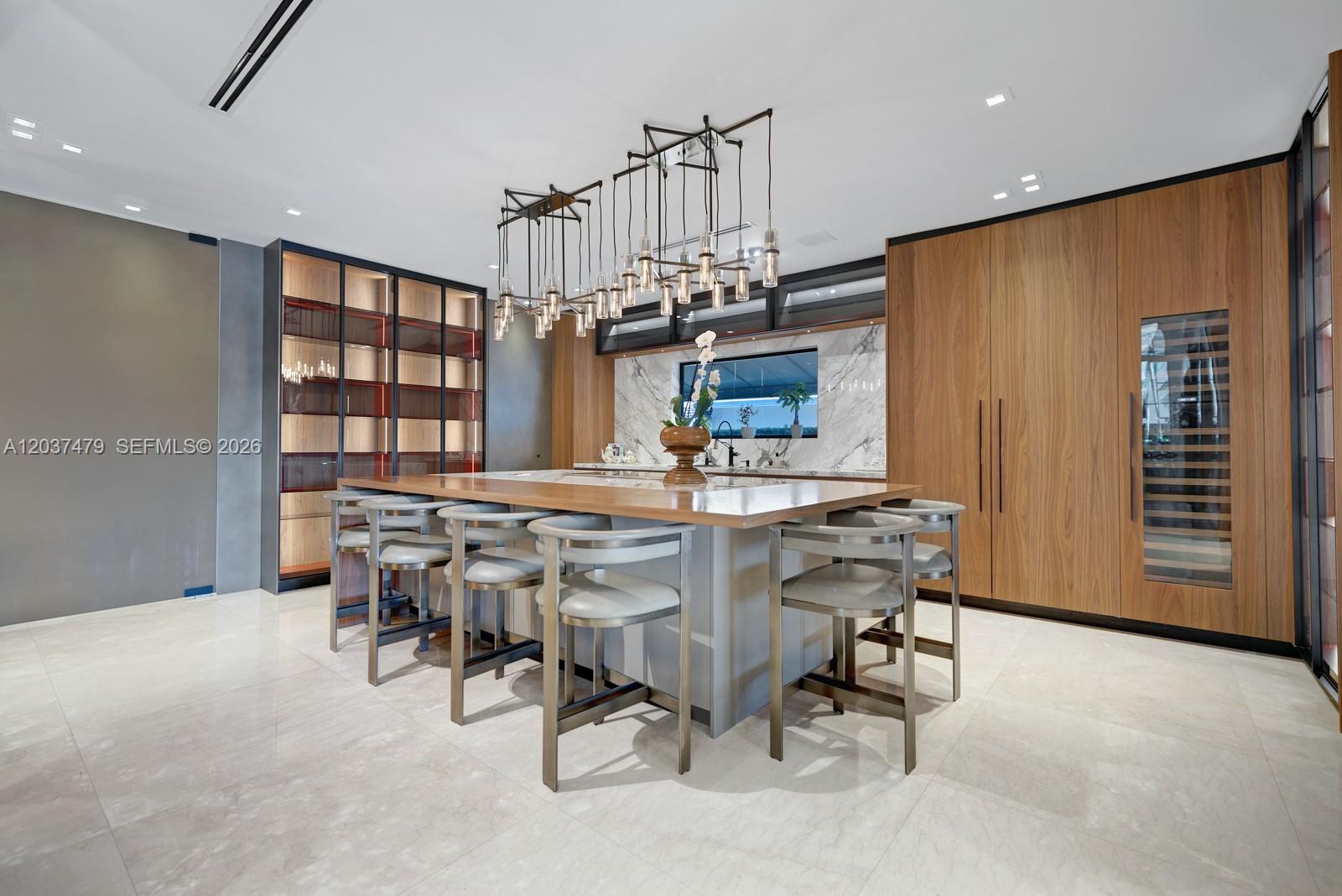 176 S Hibiscus Drive