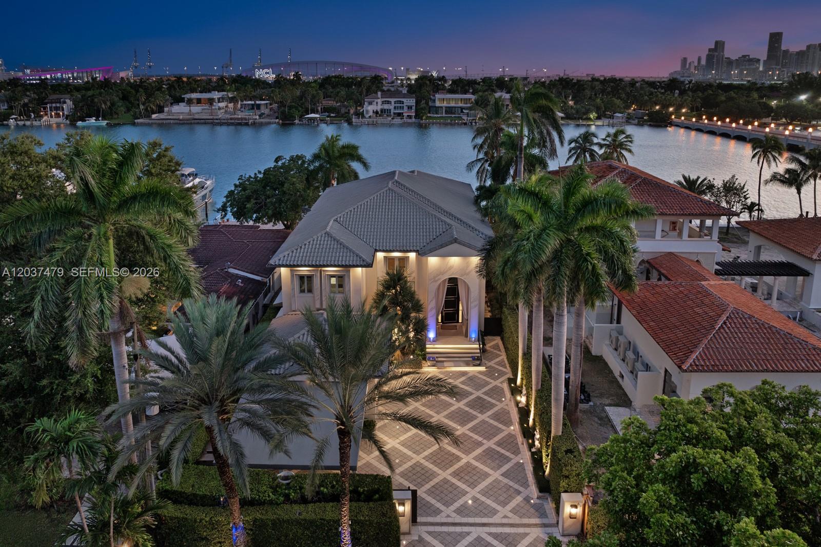 176 S Hibiscus Drive
