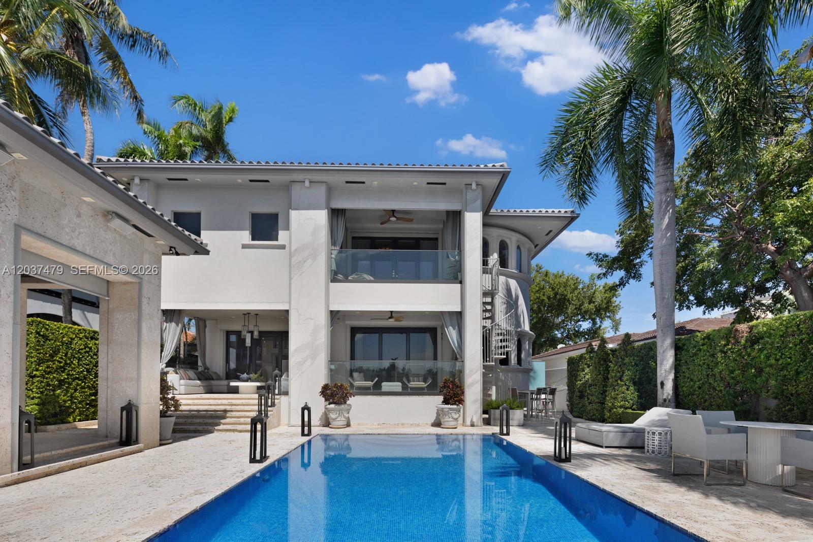 176 S Hibiscus Drive