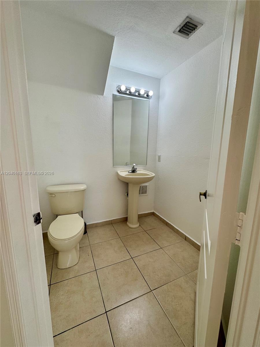8936 W Flagler St # 201