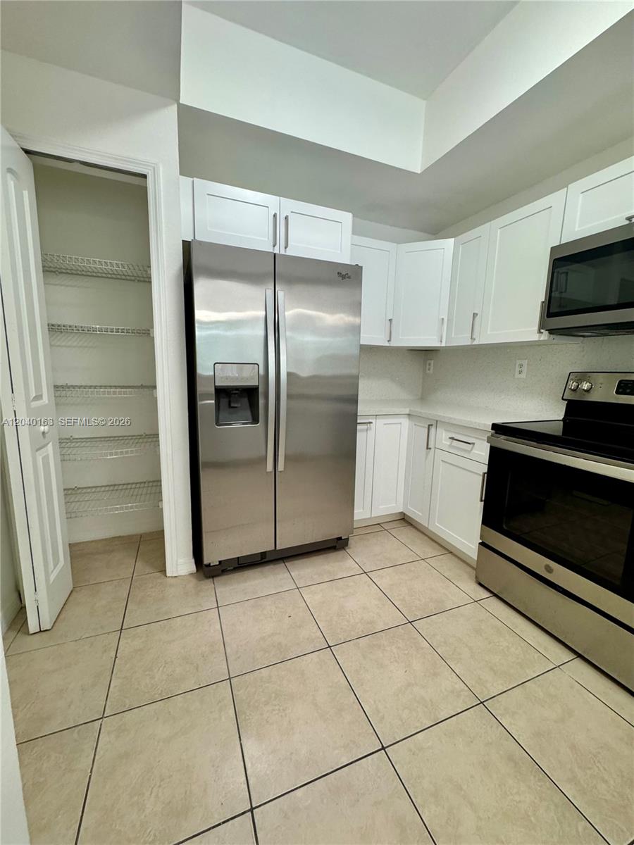 8936 W Flagler St # 201