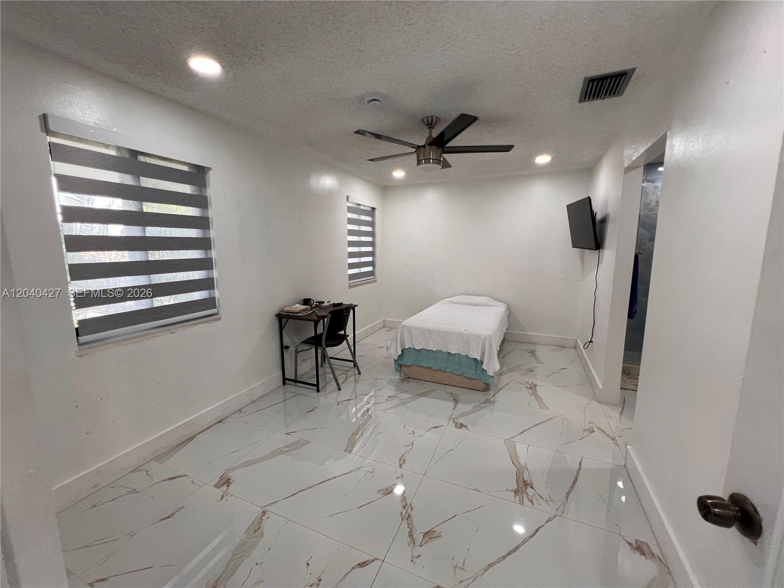 235 SW 18th Ave