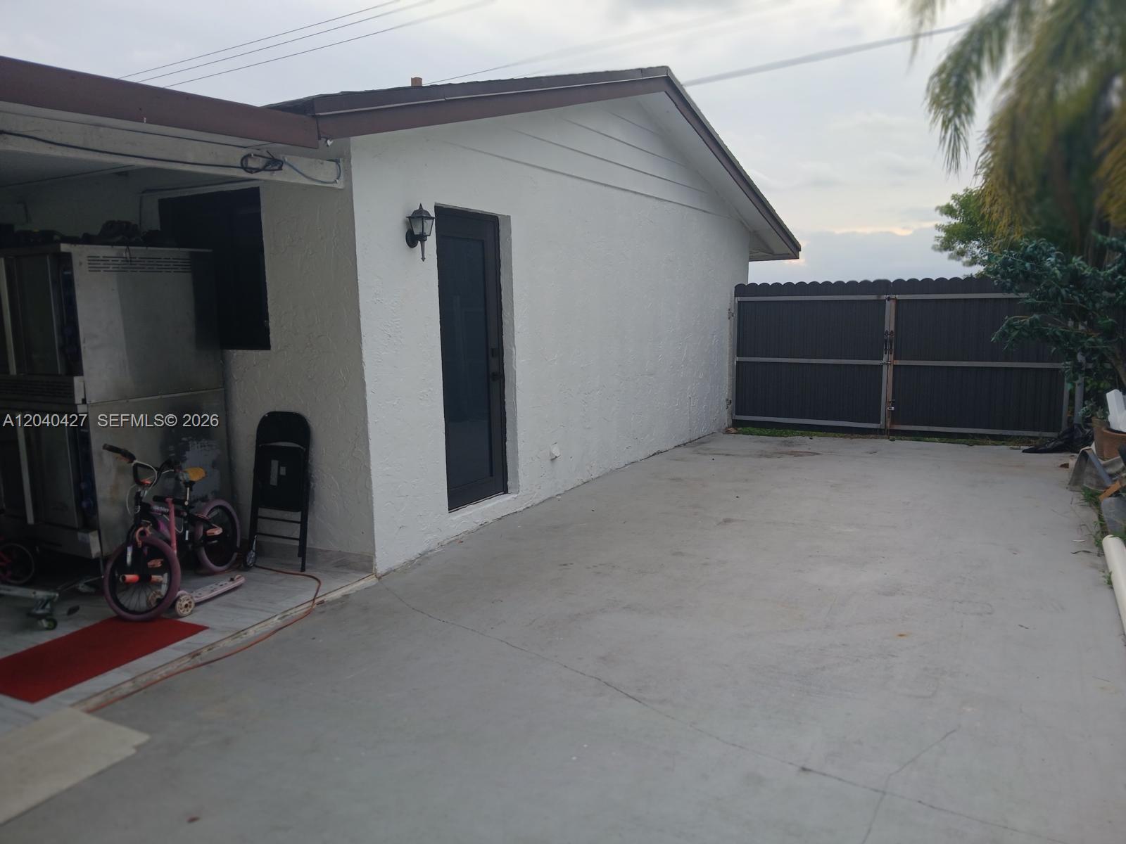 235 SW 18th Ave