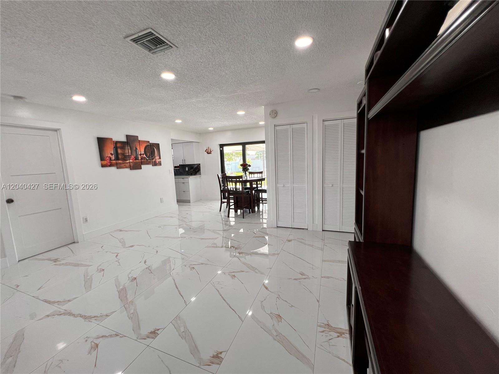 235 SW 18th Ave