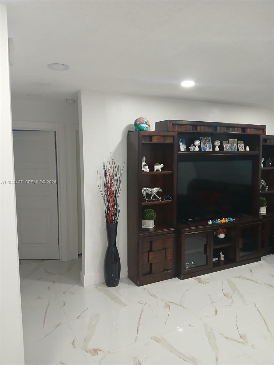 235 SW 18th Ave