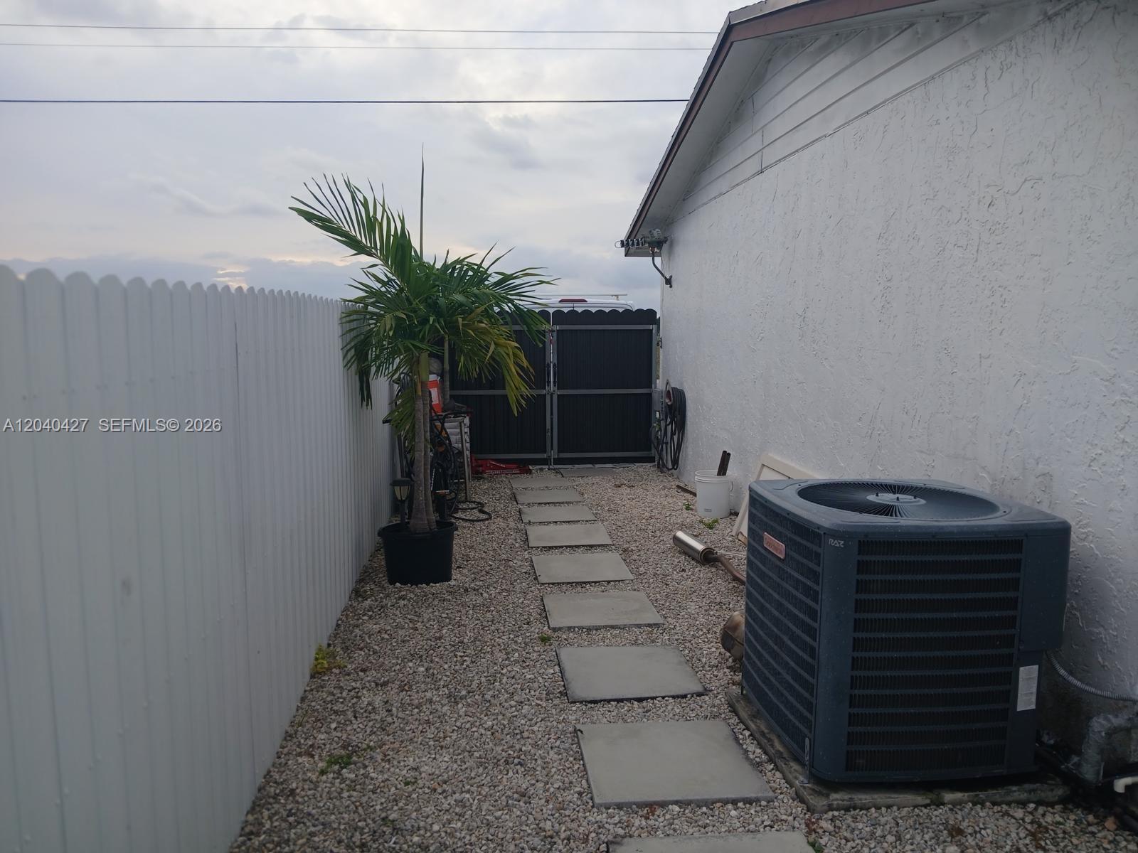 235 SW 18th Ave