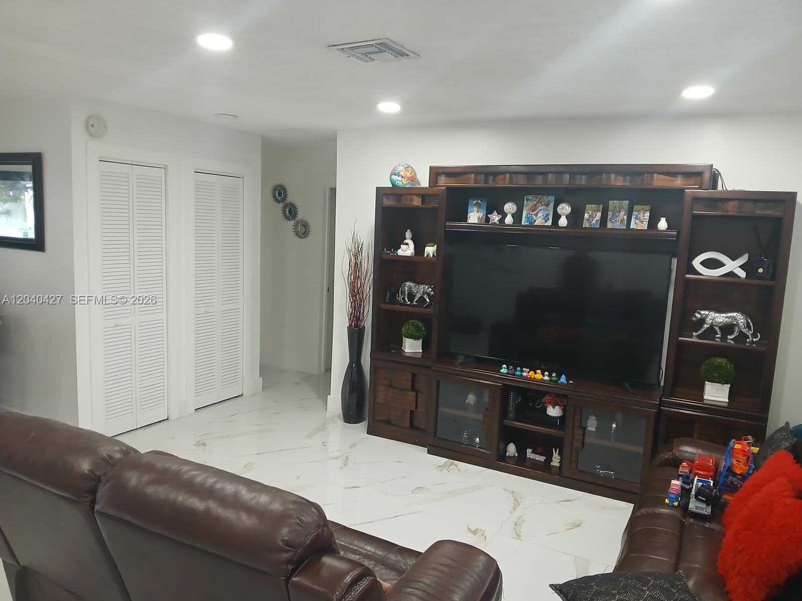 235 SW 18th Ave