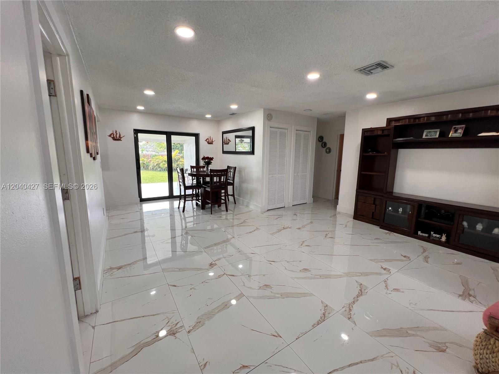 235 SW 18th Ave