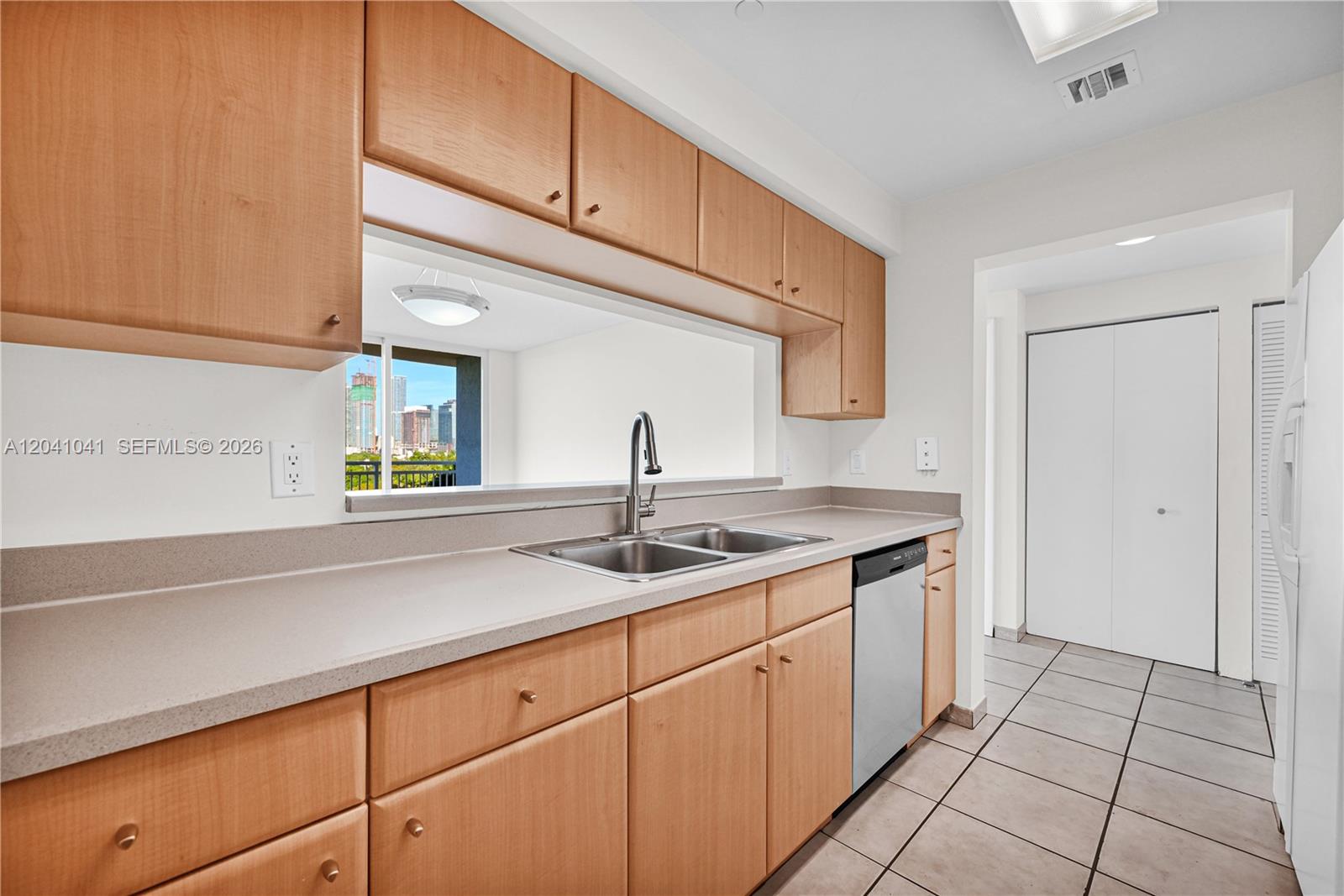 2475 Brickell Ave # 703