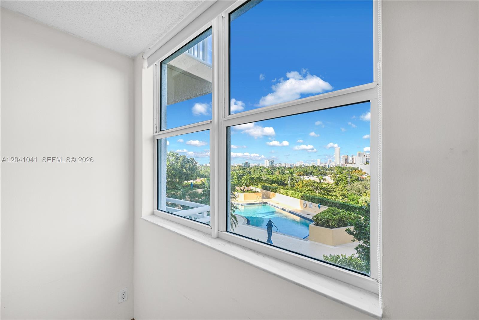 2475 Brickell Ave # 703