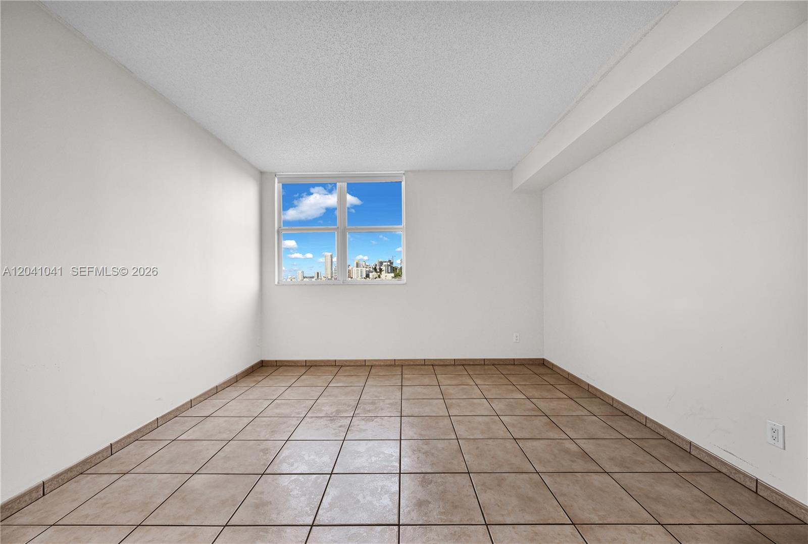 2475 Brickell Ave # 703