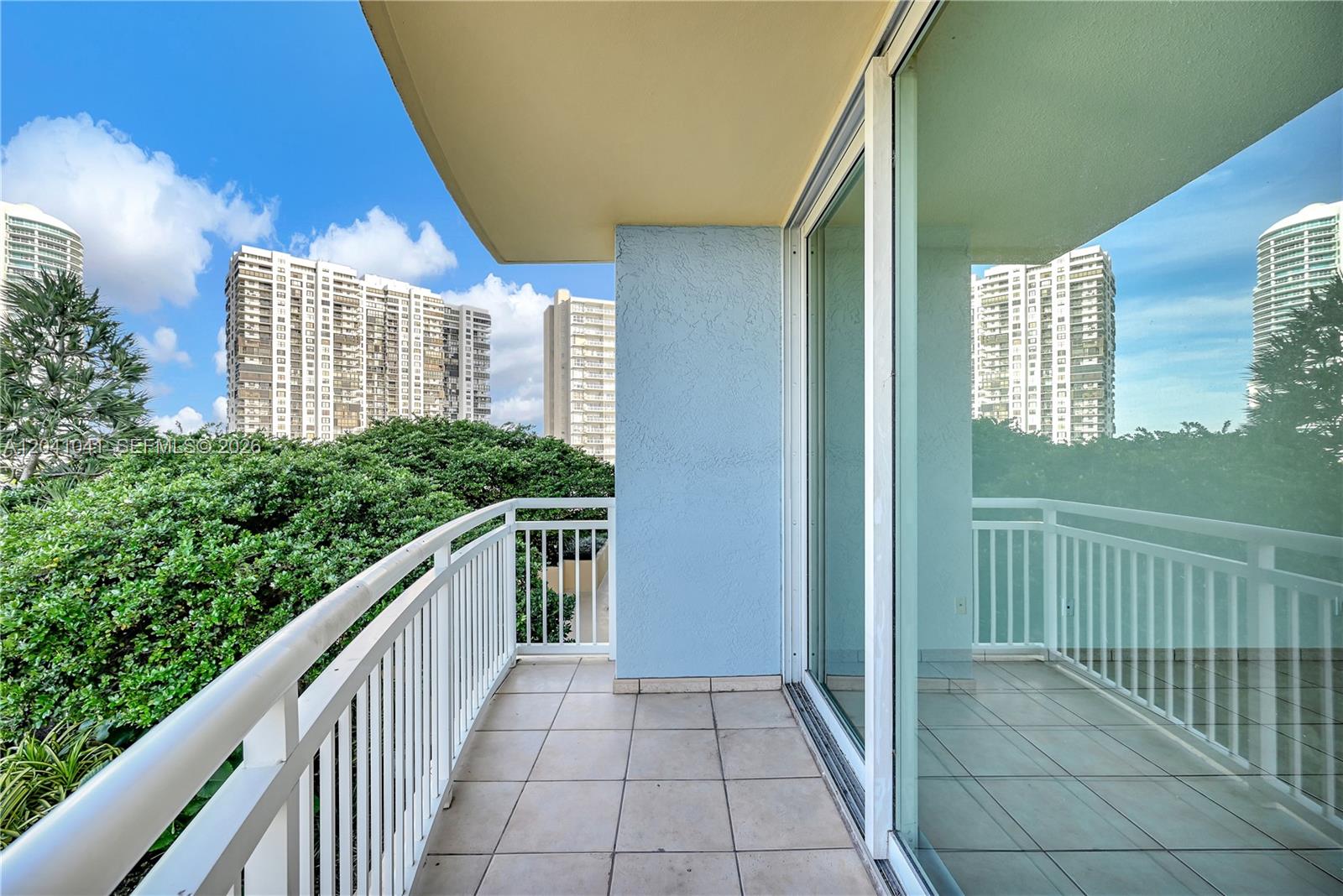 2475 Brickell Ave # 703