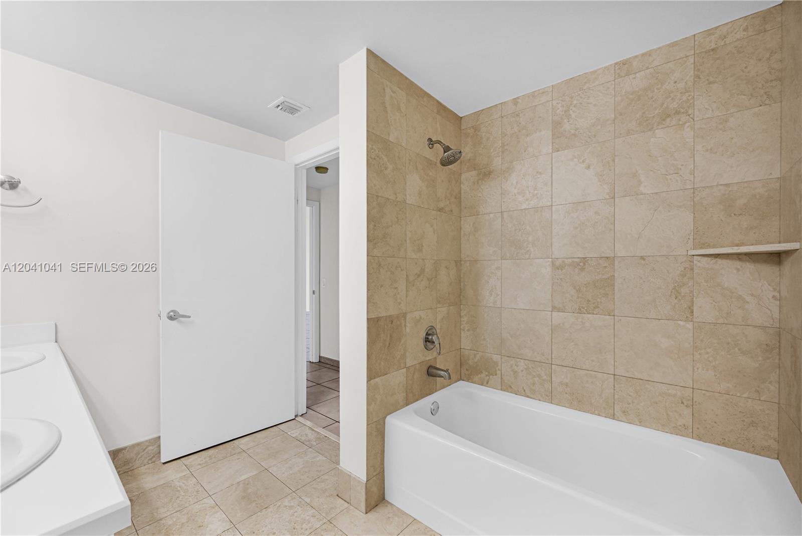 2475 Brickell Ave # 703