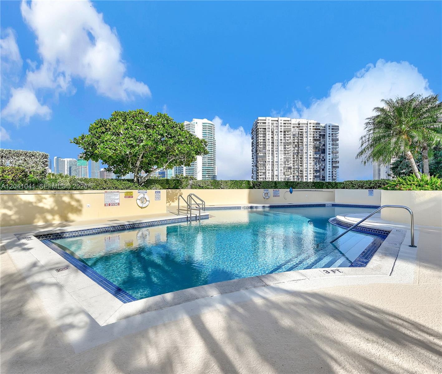 2475 Brickell Ave # 703