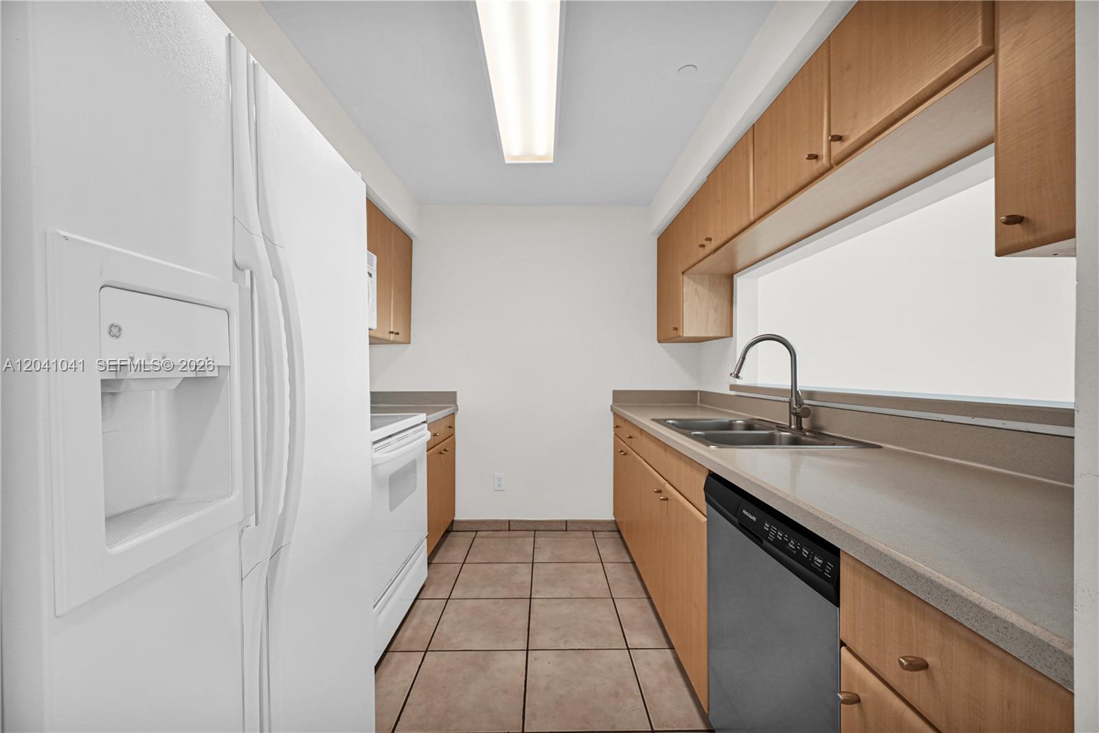 2475 Brickell Ave # 703
