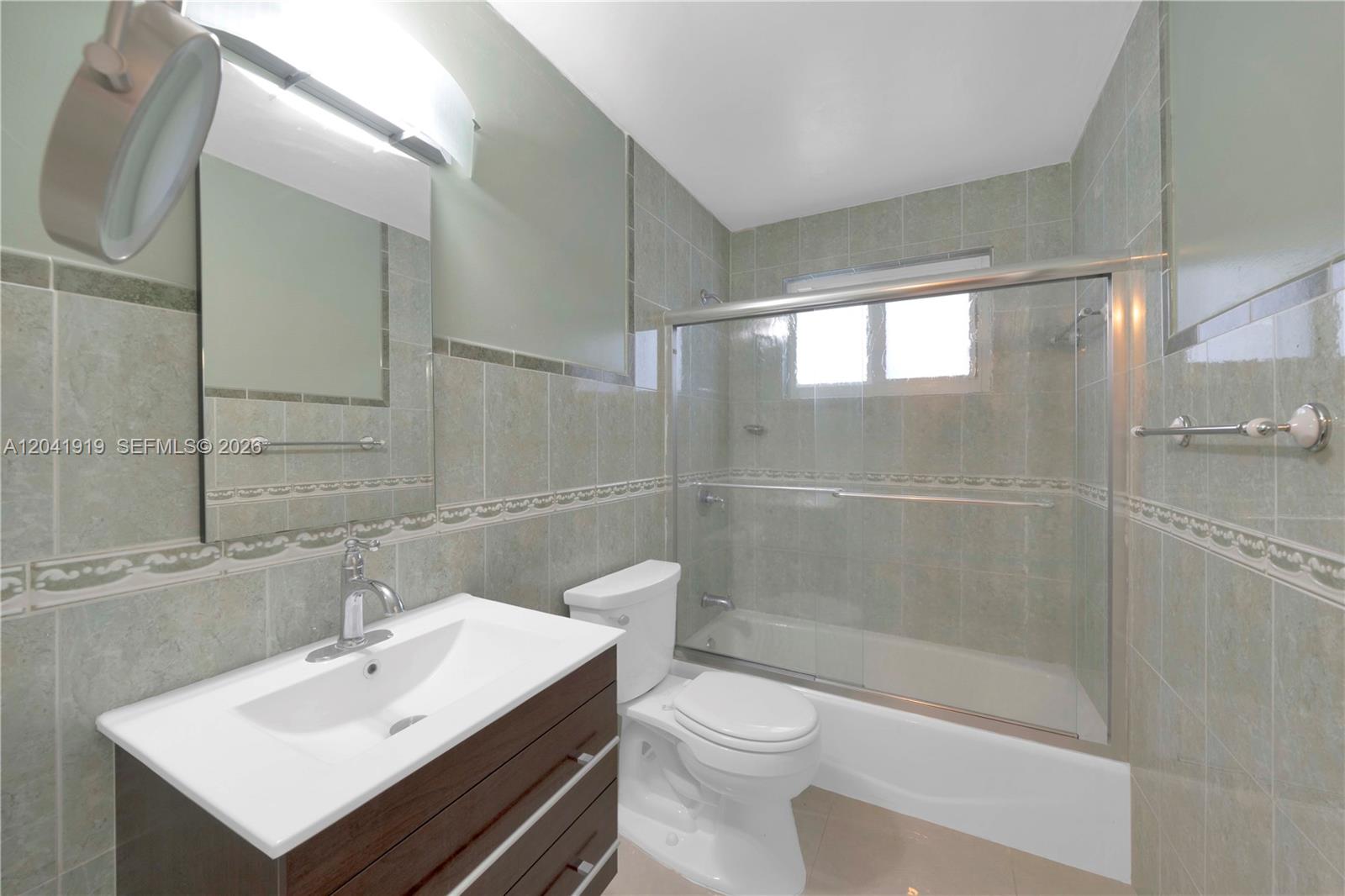 1701 NW 37th Ave # B