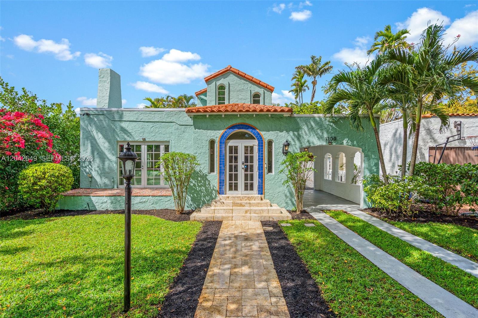 1209 La Mancha Ave