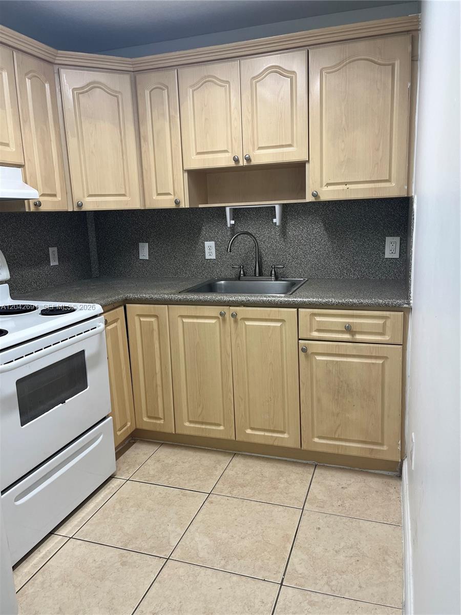 2185 NW 16th Ter # 10