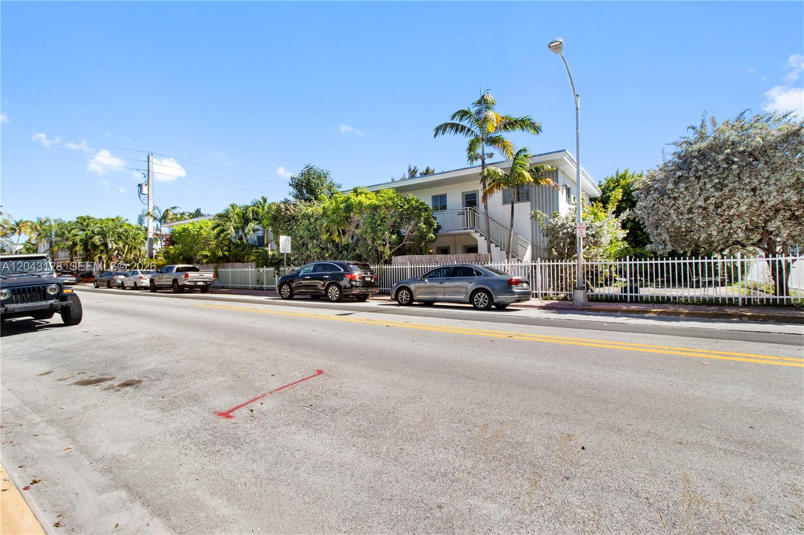 1050 7th St # 3 Unit: 1050-3