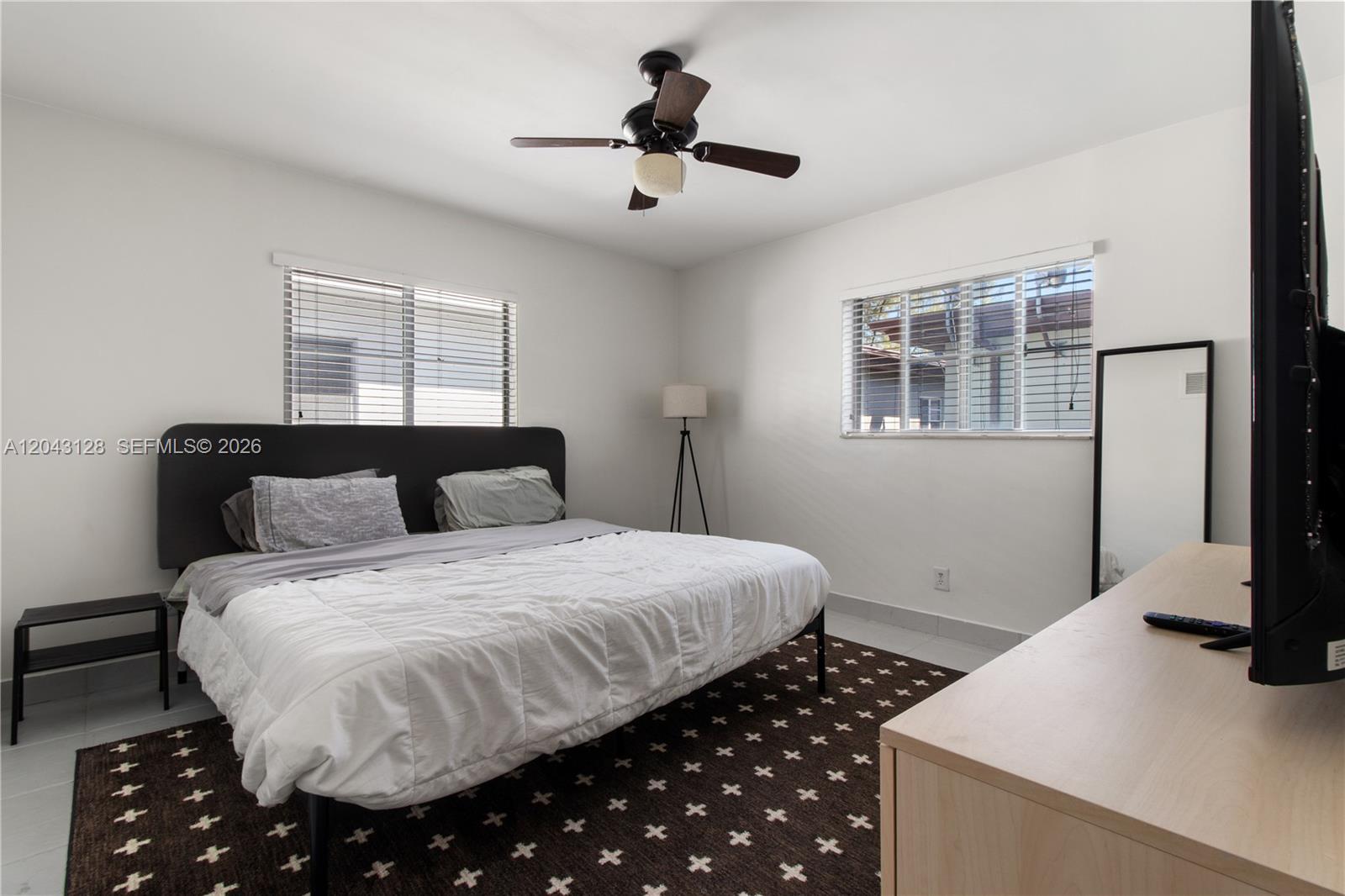 1050 7th St # 3 Unit: 1050-3