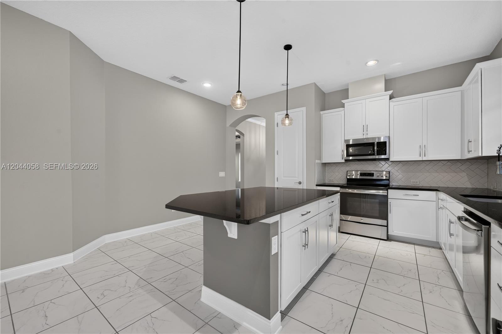8437 Martinson