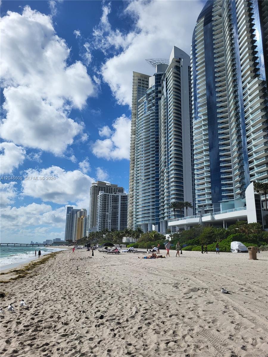 17275 Collins Ave # 804
