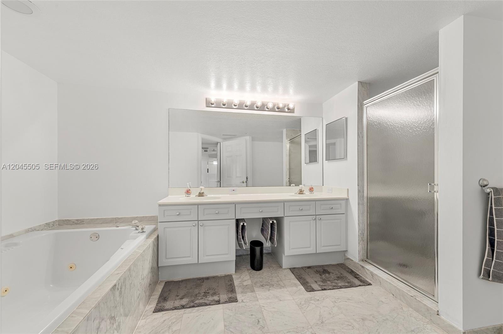 17275 Collins Ave # 804