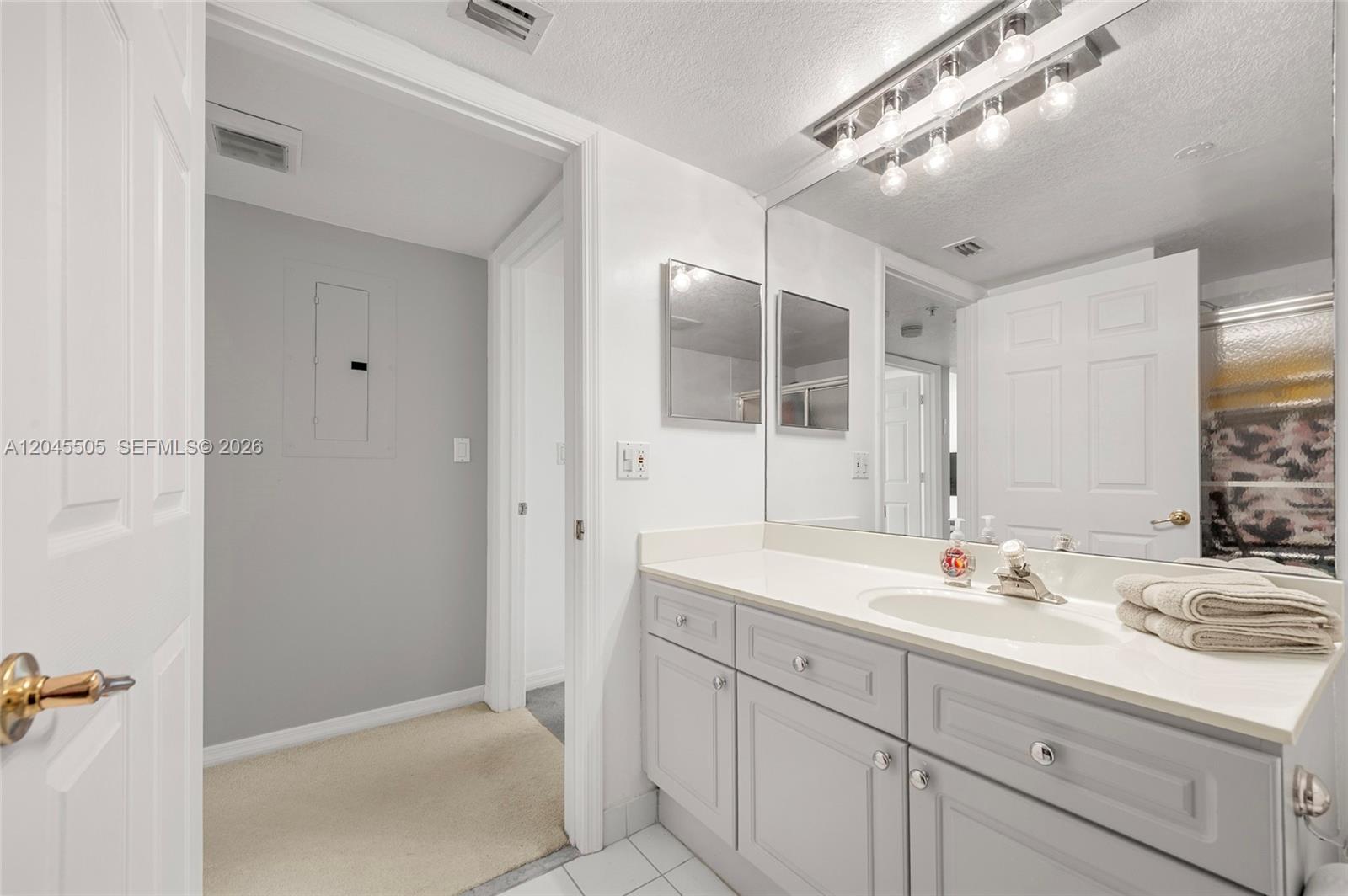 17275 Collins Ave # 804