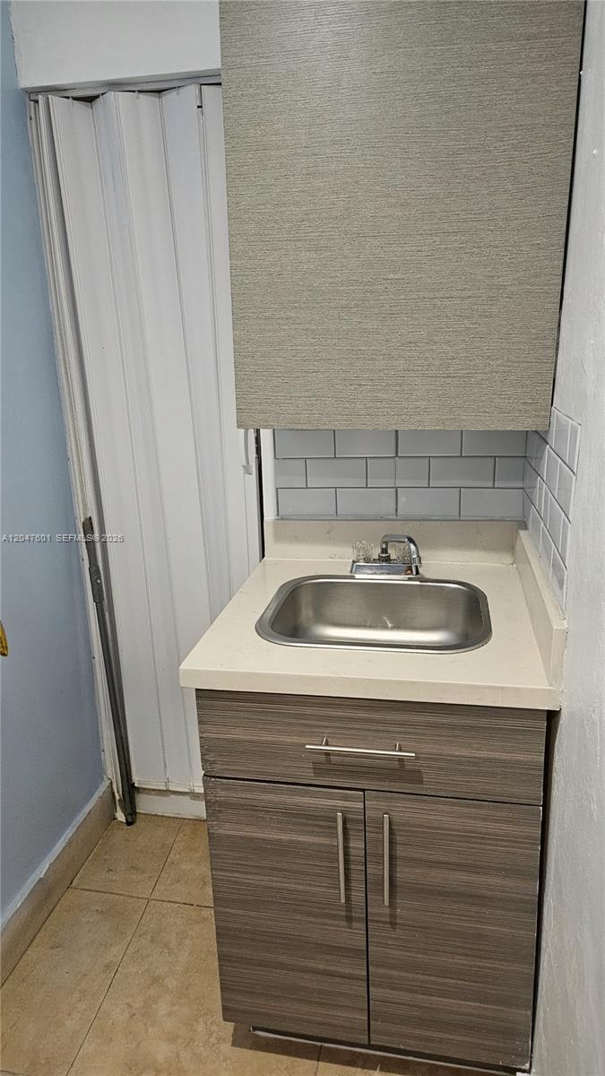 965 NE 146th St Unit: Side Room