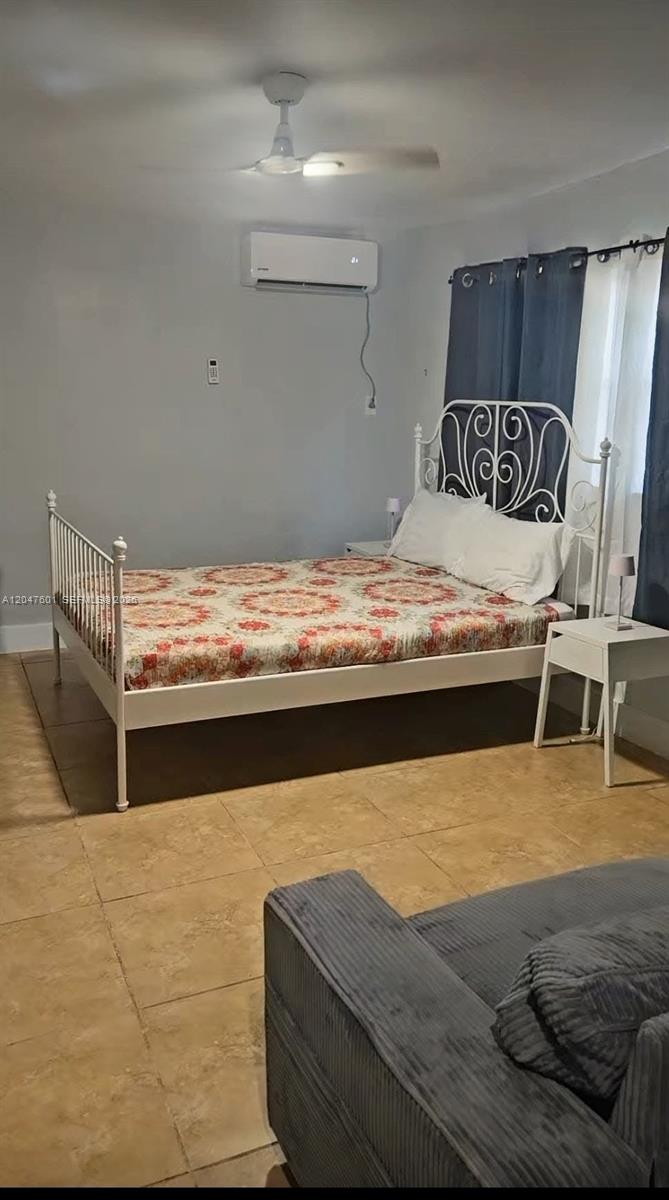 965 NE 146th St Unit: Side Room