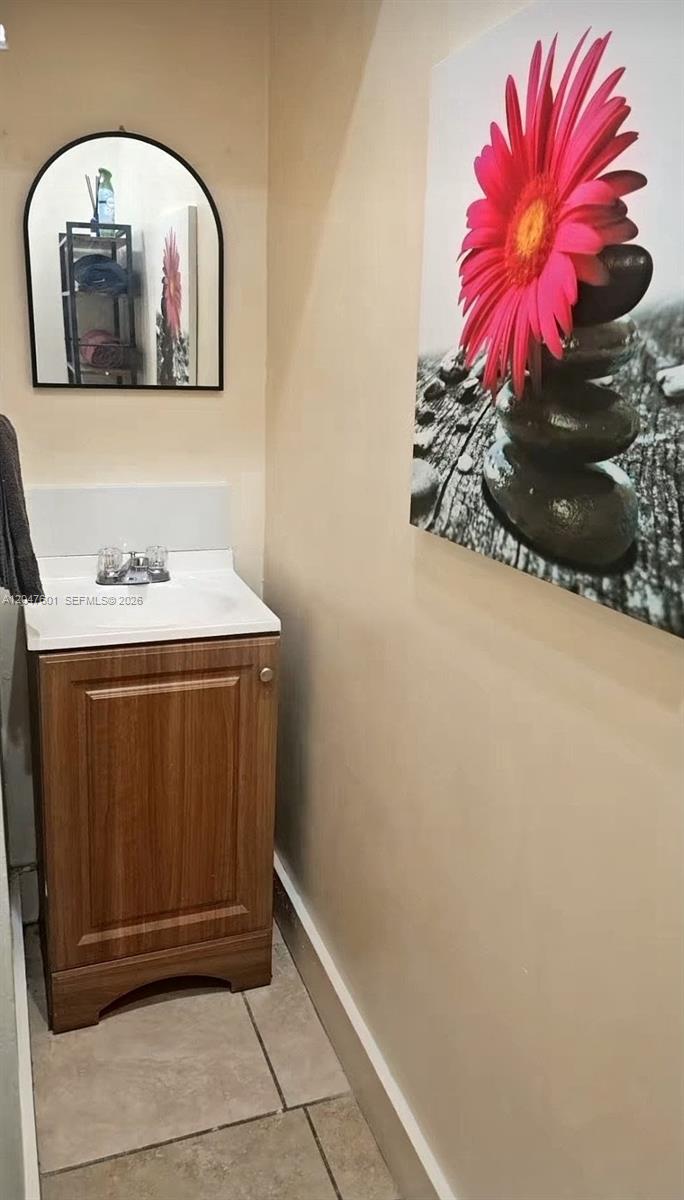 965 NE 146th St Unit: Side Room