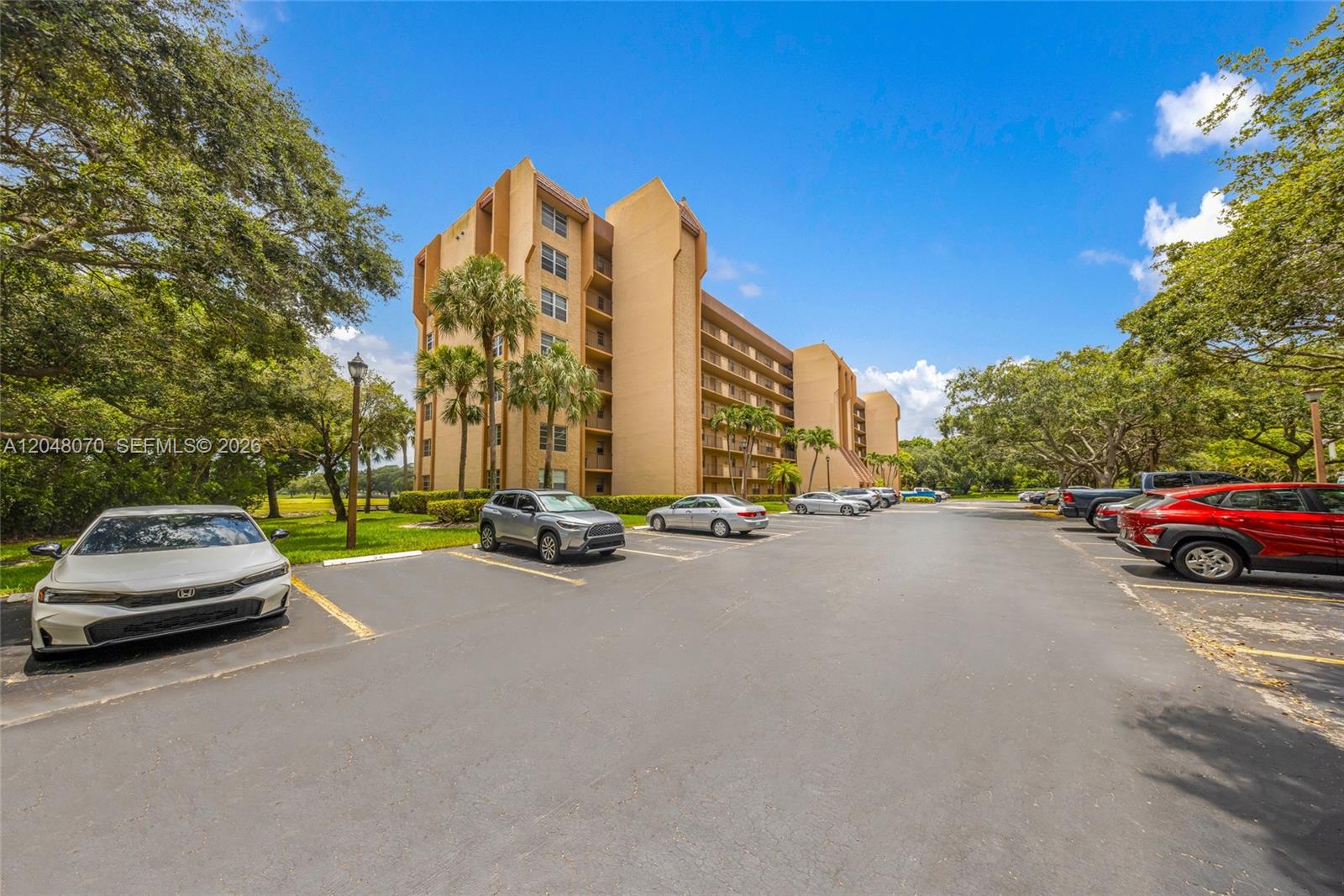 3001 W Rolling Hills Cir # 610