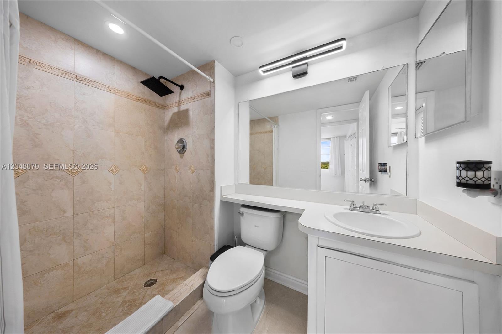 3001 W Rolling Hills Cir # 610