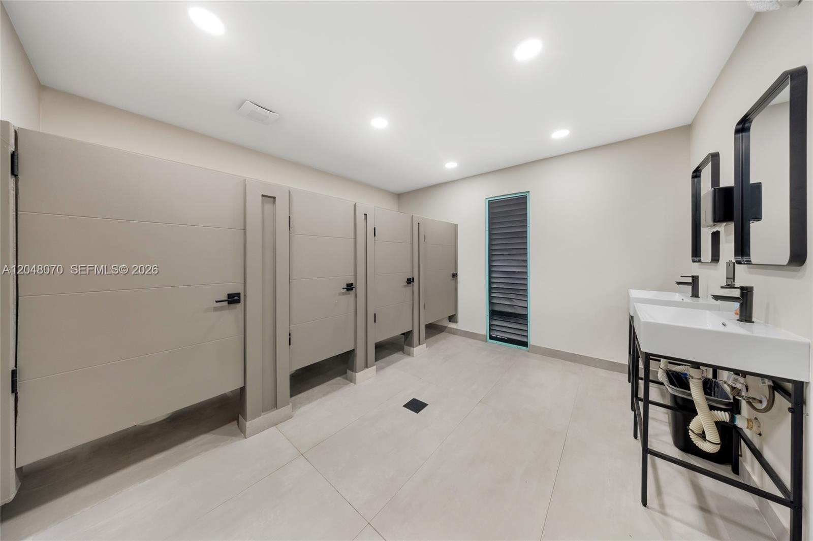 3001 W Rolling Hills Cir # 610