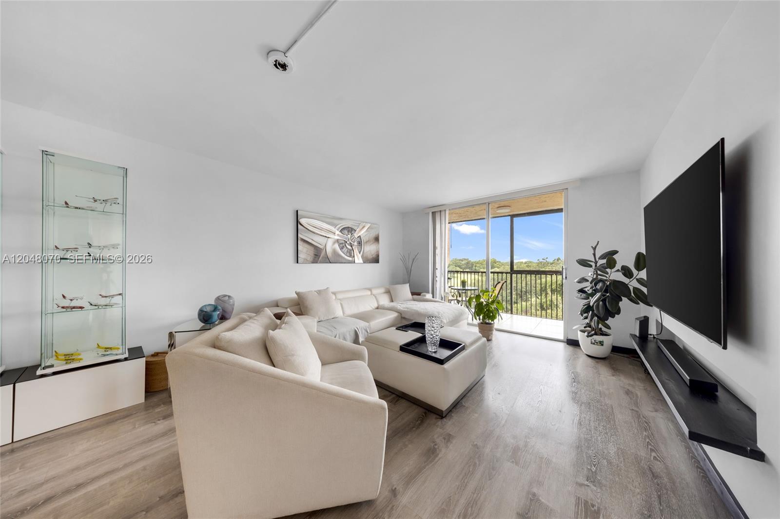 3001 W Rolling Hills Cir # 610