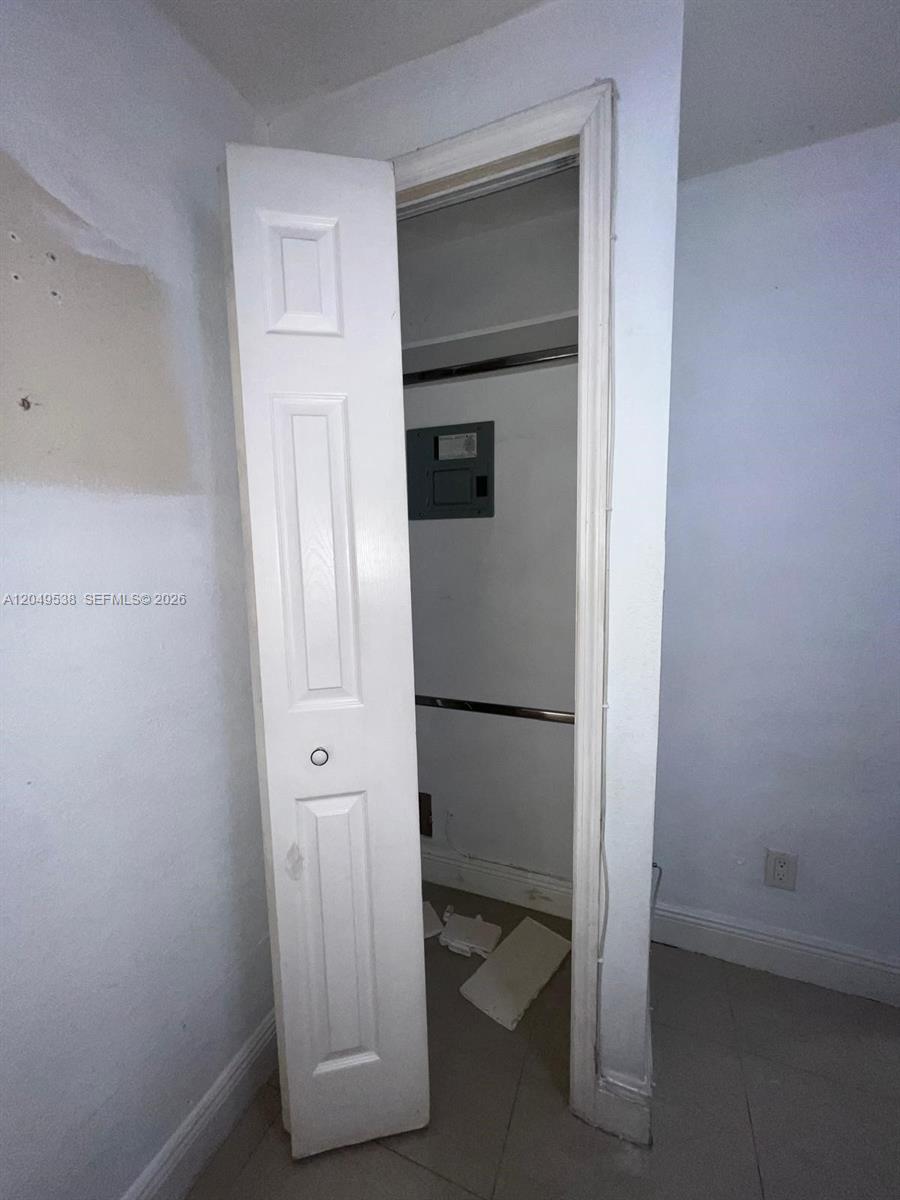 490 W 33rd Pl