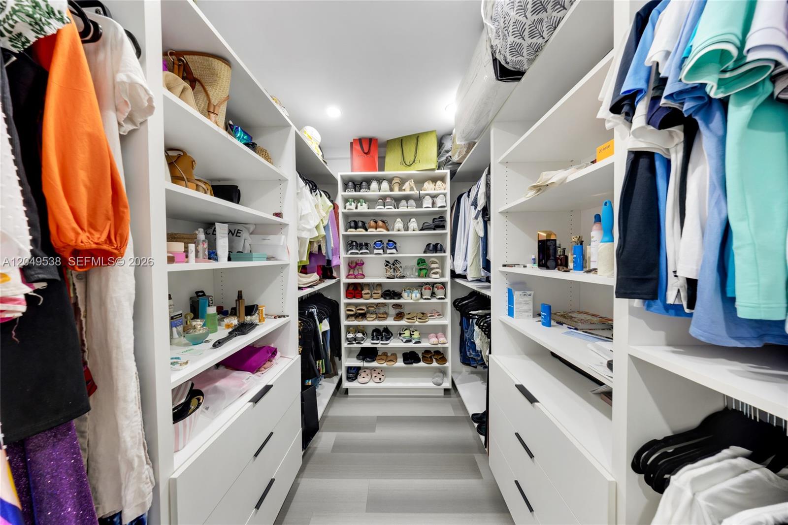 490 W 33rd Pl