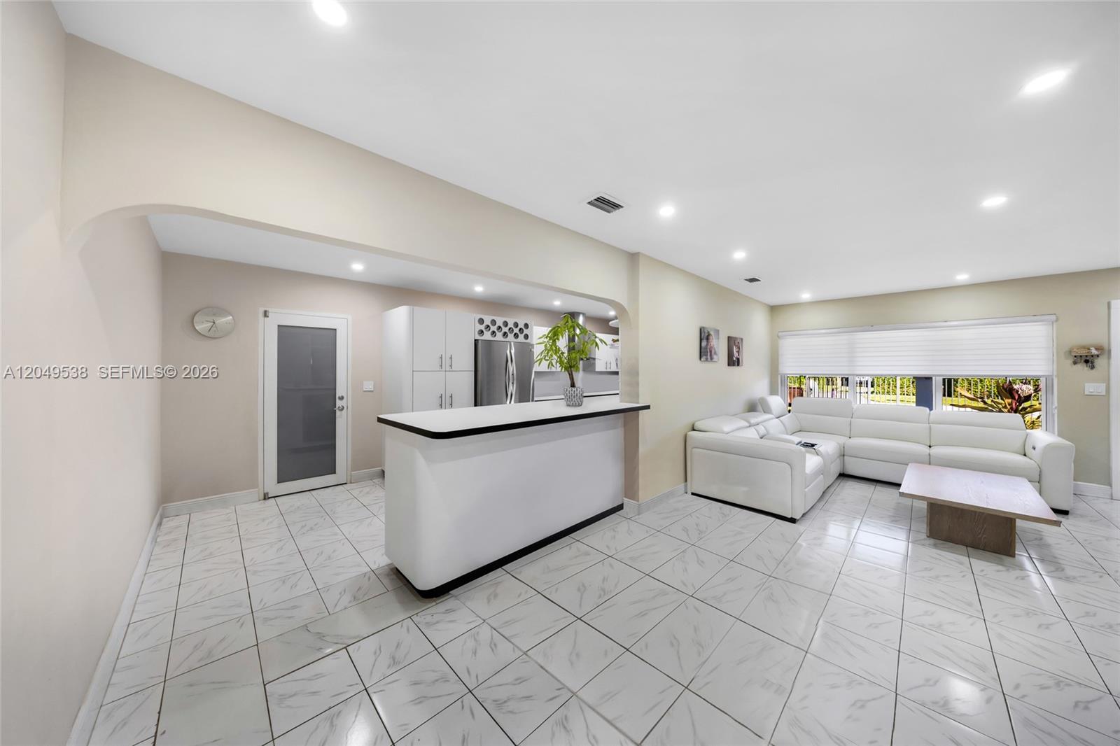 490 W 33rd Pl