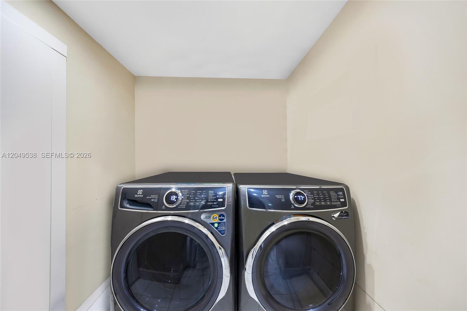 490 W 33rd Pl