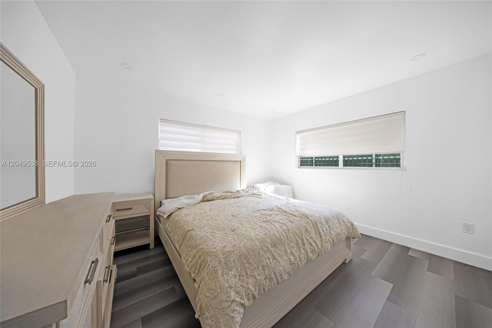 490 W 33rd Pl