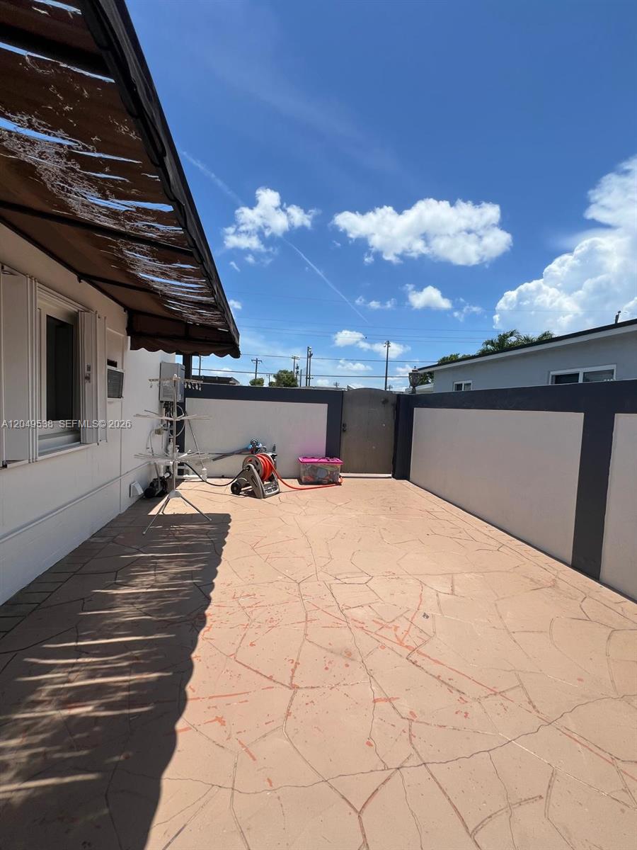 490 W 33rd Pl