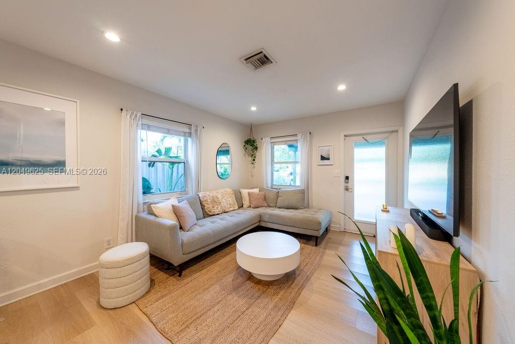 1305 NW 5th Ave