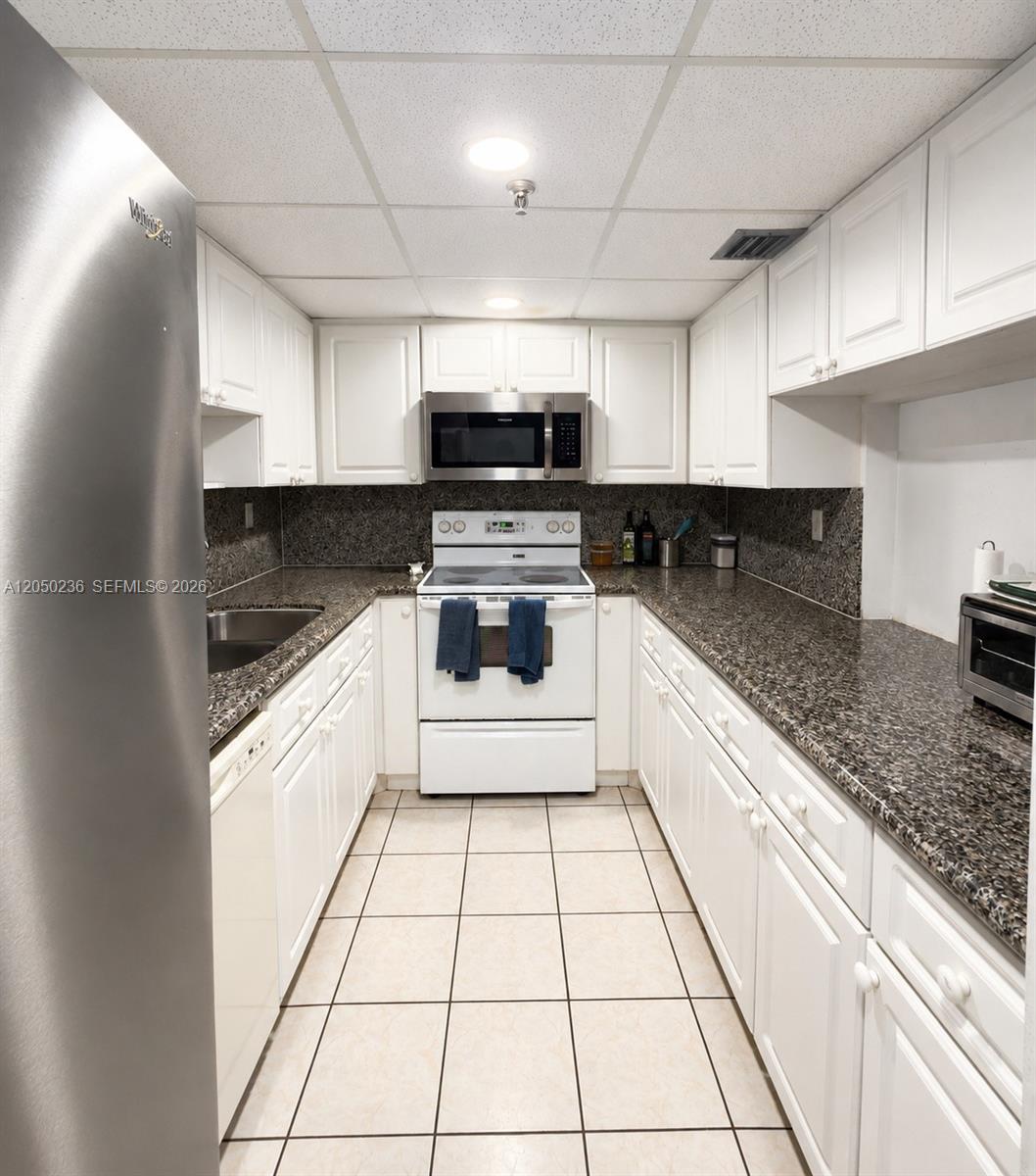 2401 Collins Ave # 1612
