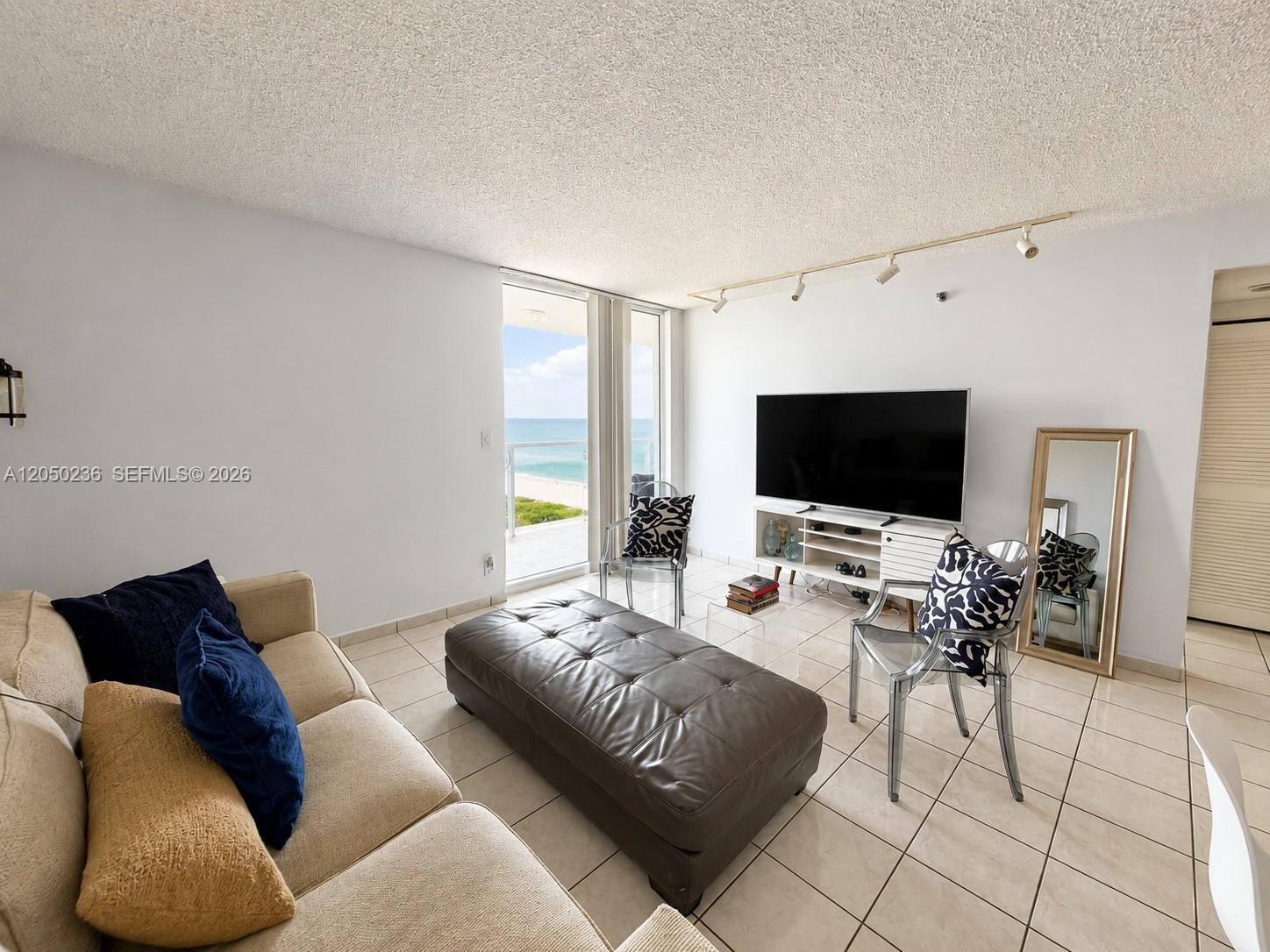2401 Collins Ave # 1612