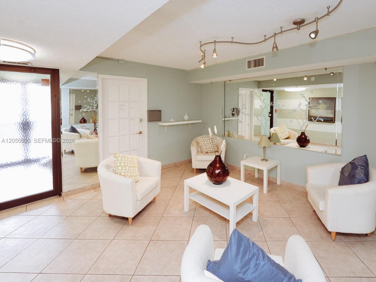 130 S Shore Dr # 3C